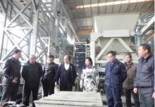 北京仁創集團秦升益蒞臨銀馬免燒磚機指導工作