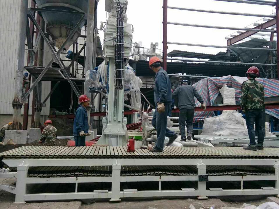 忙碌的透水磚生產線施工現場