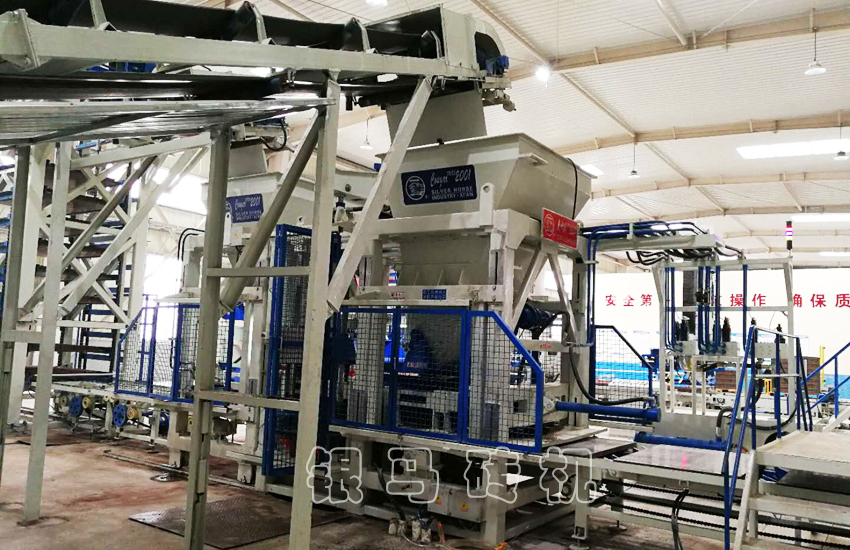 免燒磚機:鋼渣尾礦制磚設備托輥故障了解原因才能妥善處置