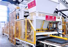 全自動水泥制磚機器生產環(huán)境要求與配件的影響